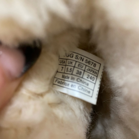 UGG Kensington black leather side buckles size 7 - Picture 4 of 8